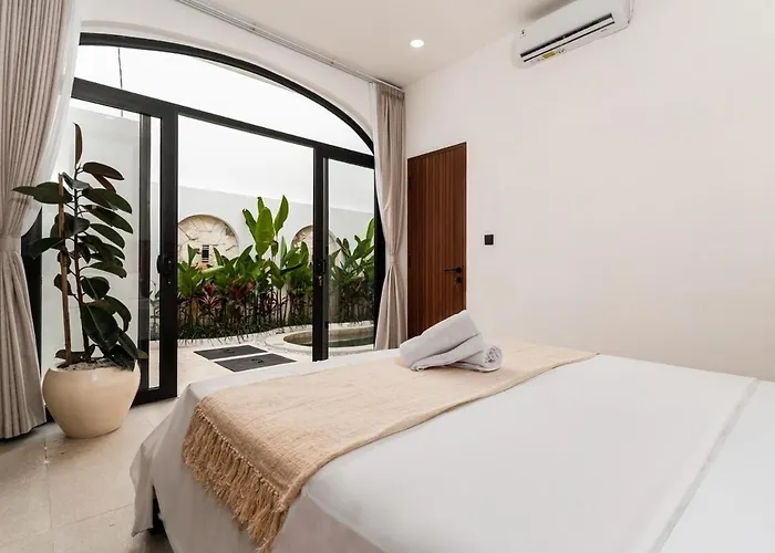 Chic And Stylish 2br With Wooden Accents Holiday home