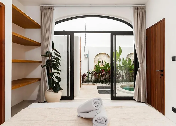 Chic And Stylish 2br With Wooden Accents Holiday home