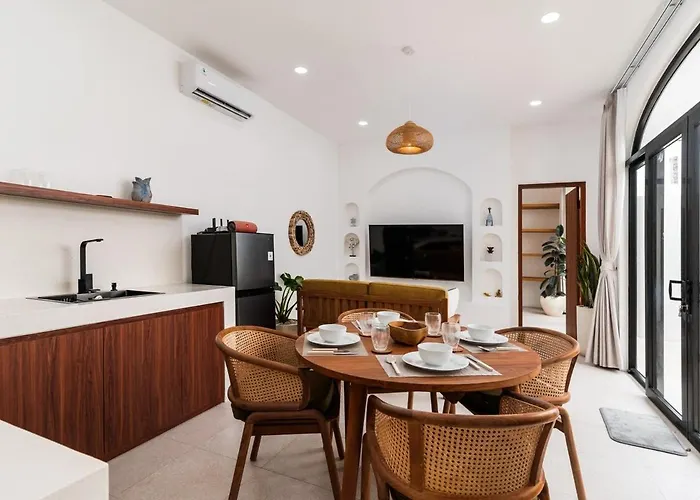 Chic And Stylish 2br With Wooden Accents Holiday home