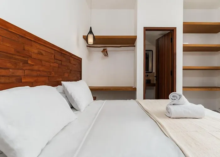 Holiday home Chic And Stylish 2br With Wooden Accents